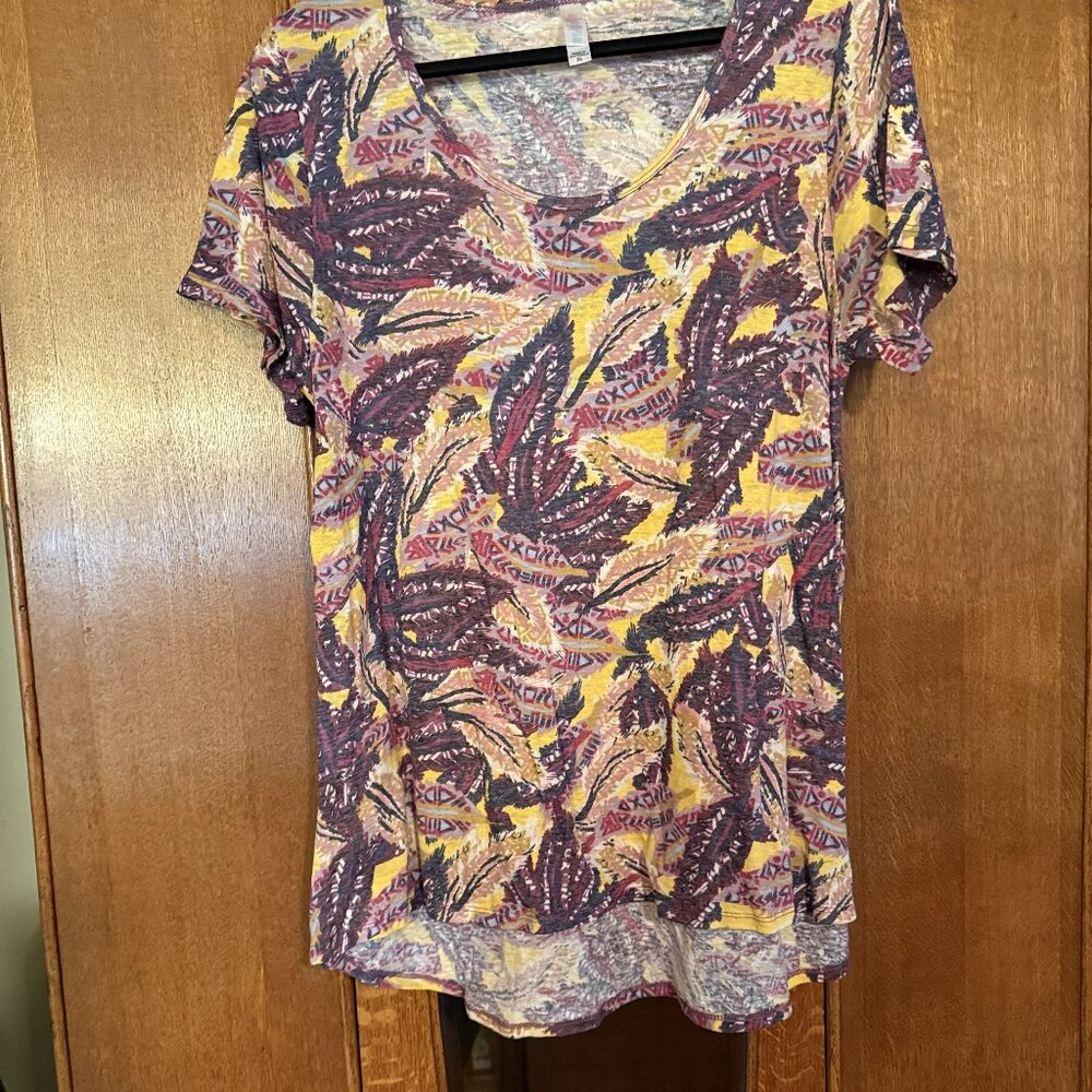 LuLaRoe Classic T, XL, Multi color leaf design, pale yellow background
